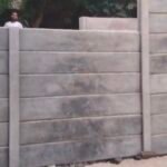 बंद मकान को गिराकर कब्जे का आरोप, पीड़िता न्याय के लिए अधिकारियों के चक्कर लगाने को मजबूर