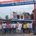 जमालापुर तिराहे से डॉ. सोने लाल पटेल स्मृति द्वार हटाने की मांग, डीएम को सौंपा ज्ञापन