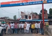 जमालापुर तिराहे से डॉ. सोने लाल पटेल स्मृति द्वार हटाने की मांग, डीएम को सौंपा ज्ञापन