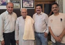 शिक्षक दिवस से पहले पूर्व डीएम डॉ. दिनेश चंद्र ने वरिष्ठ शिक्षक नेता हेम सिंह पुंडीर से की मुलाकात